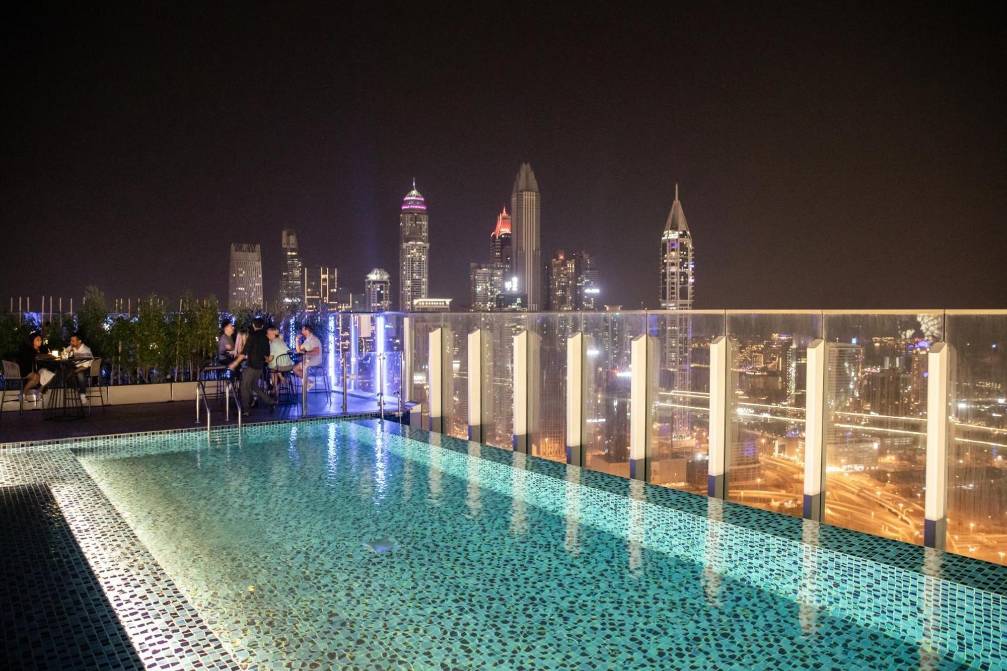 Taj Jumeirah Lakes Towers Dubai Exterior photo